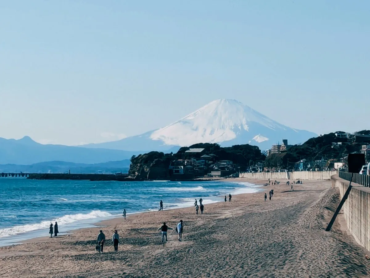 Shichirigahama beach in Kamakura with Mount Fuji in the background